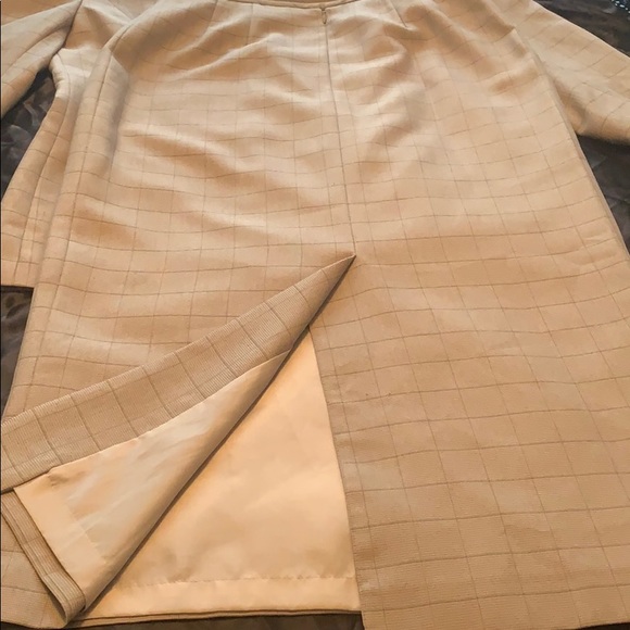 Suit - Picture 3 of 4